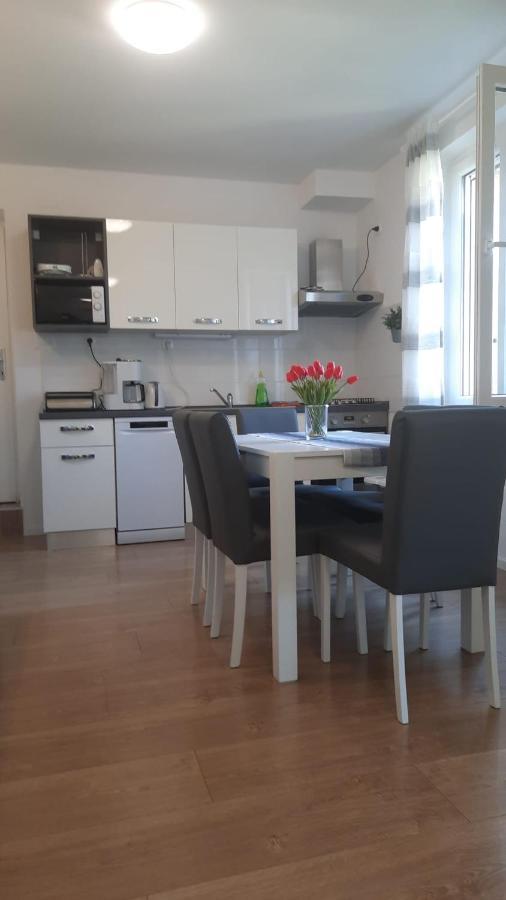 Beach Apartment Kate With Sea View, Balcony And Parking, Murter, Dalmatia Εξωτερικό φωτογραφία