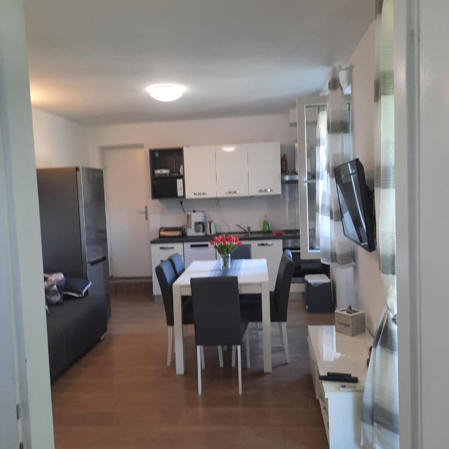 Beach Apartment Kate With Sea View, Balcony And Parking, Murter, Dalmatia Εξωτερικό φωτογραφία